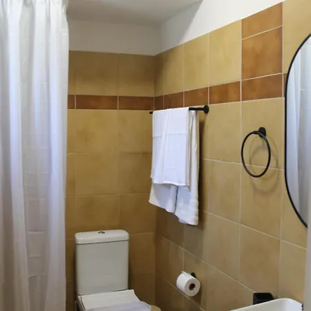 Spiti Klementina Benitses (Corfu)