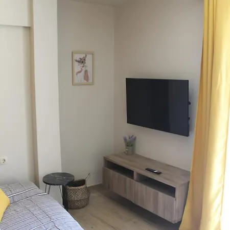 Spiti Klementina Benitses (Corfu)